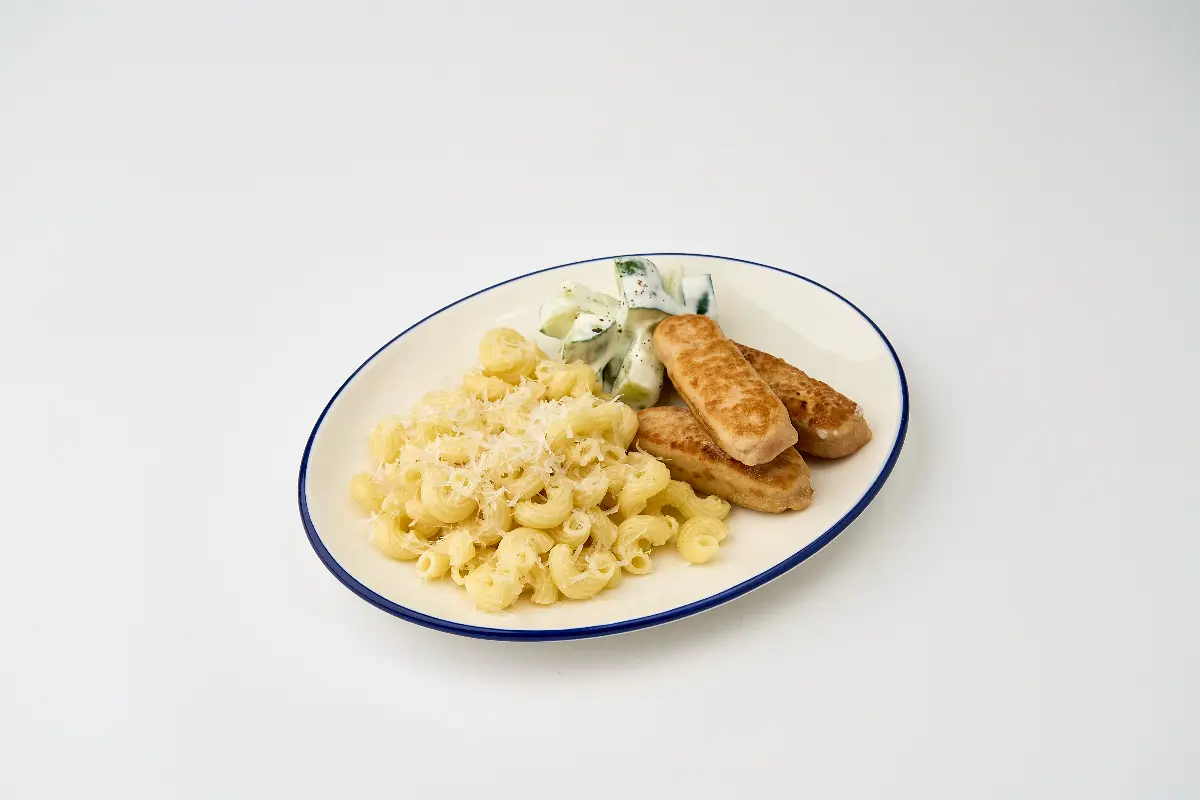 Макарошки с куриными котлетами и пармезаном Изображение Макарошки с куриными котлетами и пармезаном - Хэппи апп