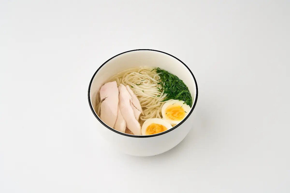 Куриный бульон с яйцом и лапшой Изображение Куриный бульон с яйцом и лапшой - Хэппи апп