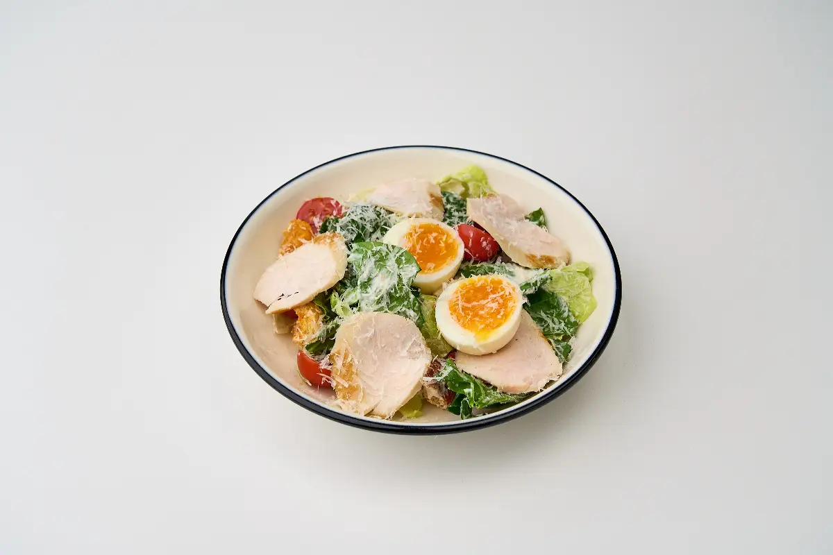 Цезарь с курицей Изображение Цезарь с курицей - Хэппи апп