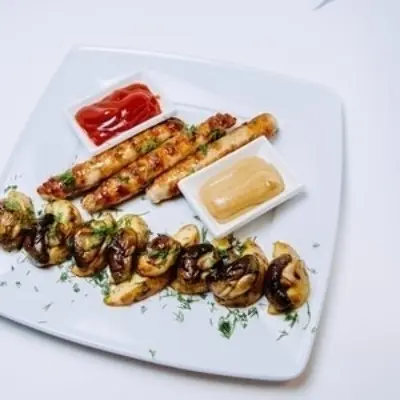 Купаты с картофелем Изображение Купаты с картофелем - Кафе Папино