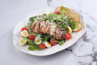 Цезарь с курицей Изображение Цезарь с курицей - МАМА