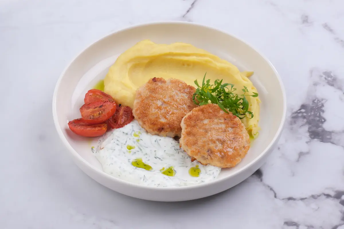 Куриные котлеты в гостях у бабушки Изображение Куриные котлеты в гостях у бабушки - МАМА