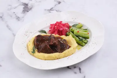 Щеки с картофельным пюре Изображение Щеки с картофельным пюре - МАМА