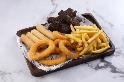 Ассорти из горячих закусок Изображение Ассорти из горячих закусок - МАМА