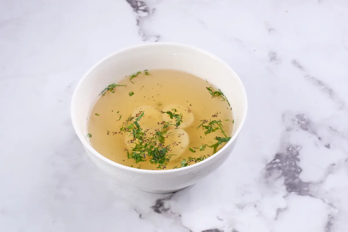 Куриный бульон Изображение Куриный бульон - МАМА