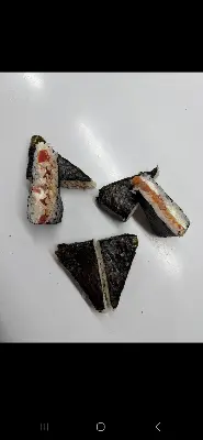 Онигири сет 3 шт (курица, креветка, фреш) Изображение Онигири сет 3 шт (курица, креветка, фреш) - Сытый Япоша